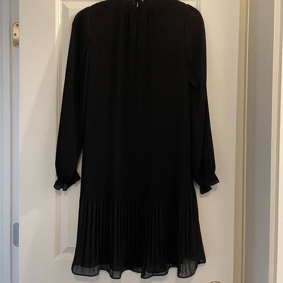 BNWT WOMENS H&M PLEATED DRESS, SIZE XS - Picture 3 of 12